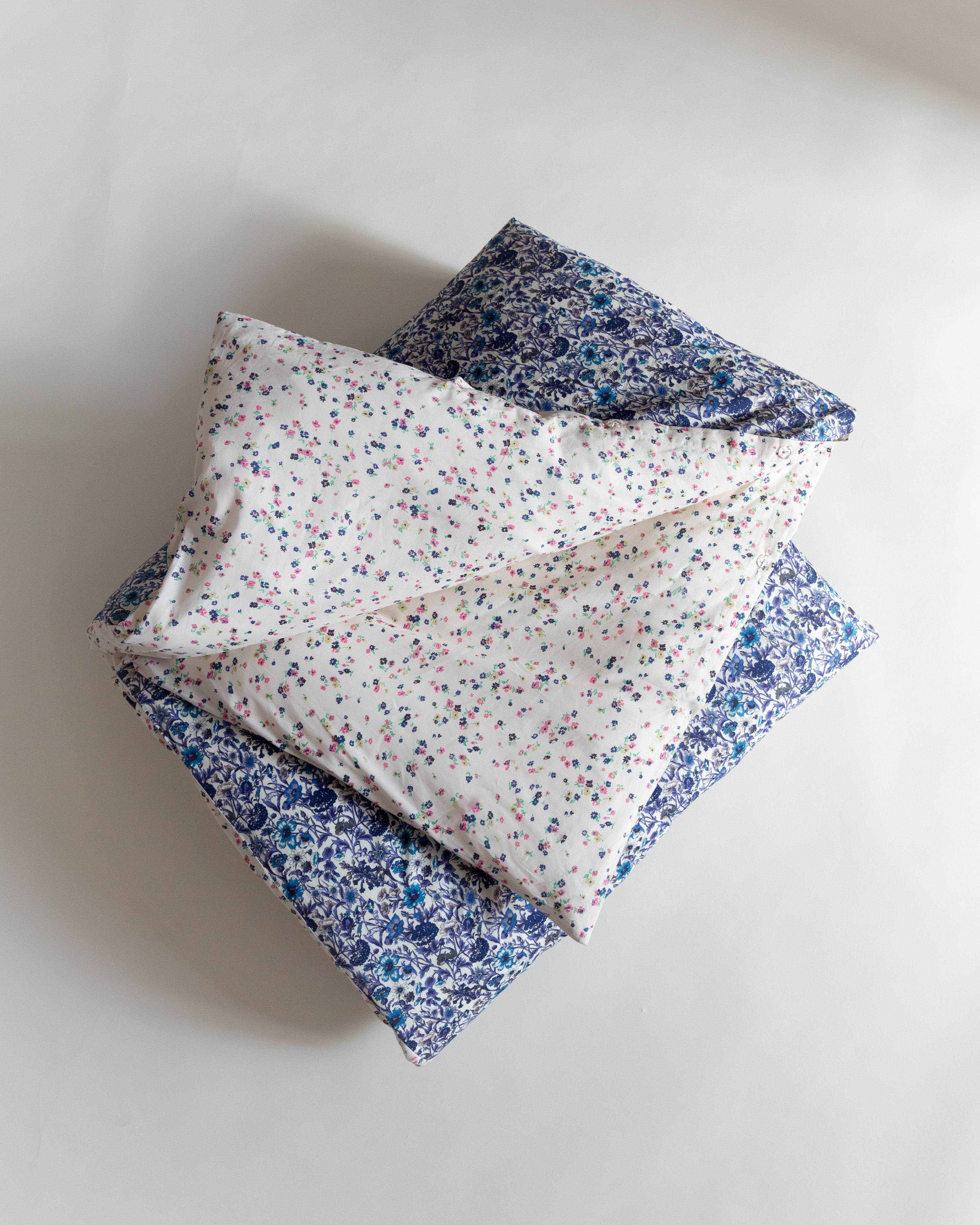 Duvet cover with multi colored and blue flower pattern