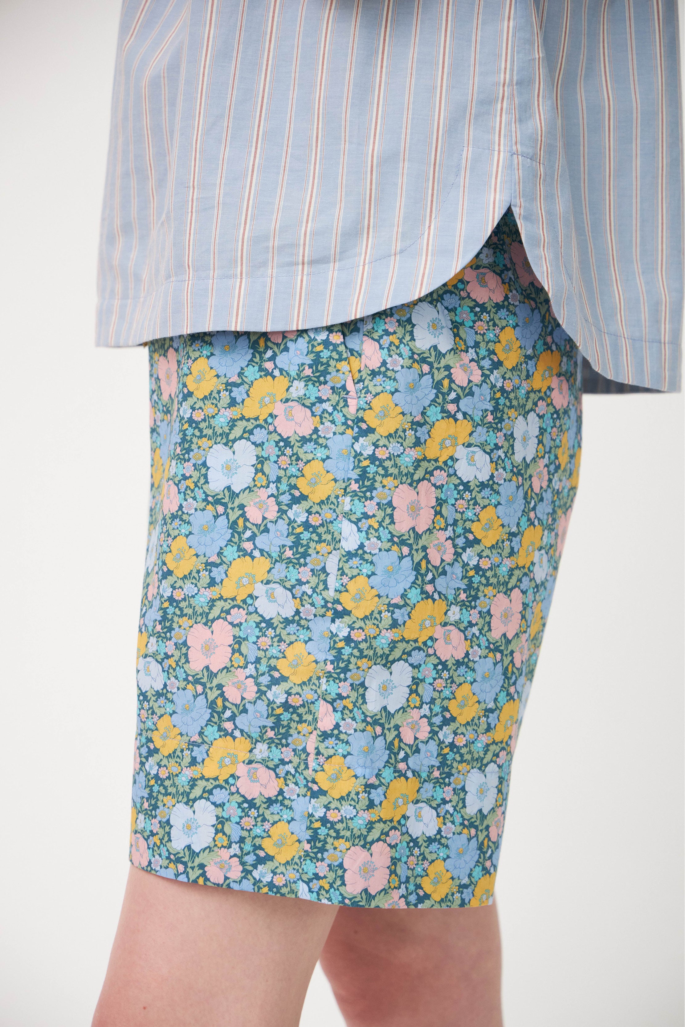 Shorts with flower pattern