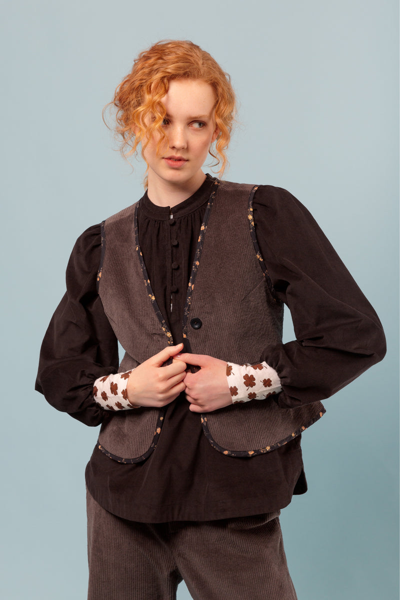 DUA VEST - CORD BROWN