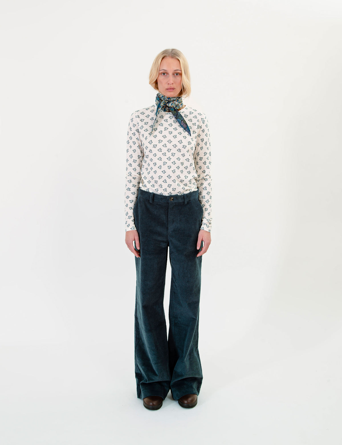 Light patterned long-sleeve T-shirt with crew neck, fitted silhouette