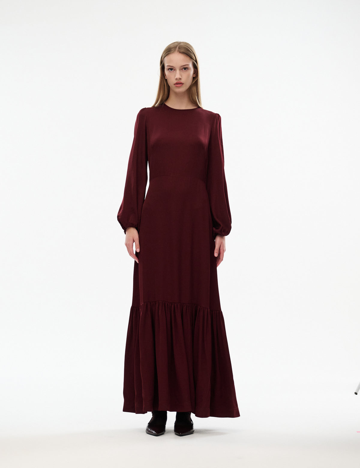 Bourgogne Melodie dress with crew neckline, long sleeves, and tiered maxi hem